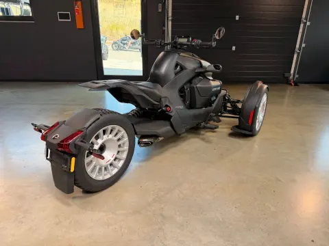 Ryker 900 ACE Rally 2026 Akrapovic 3J Garantie – Bild 8