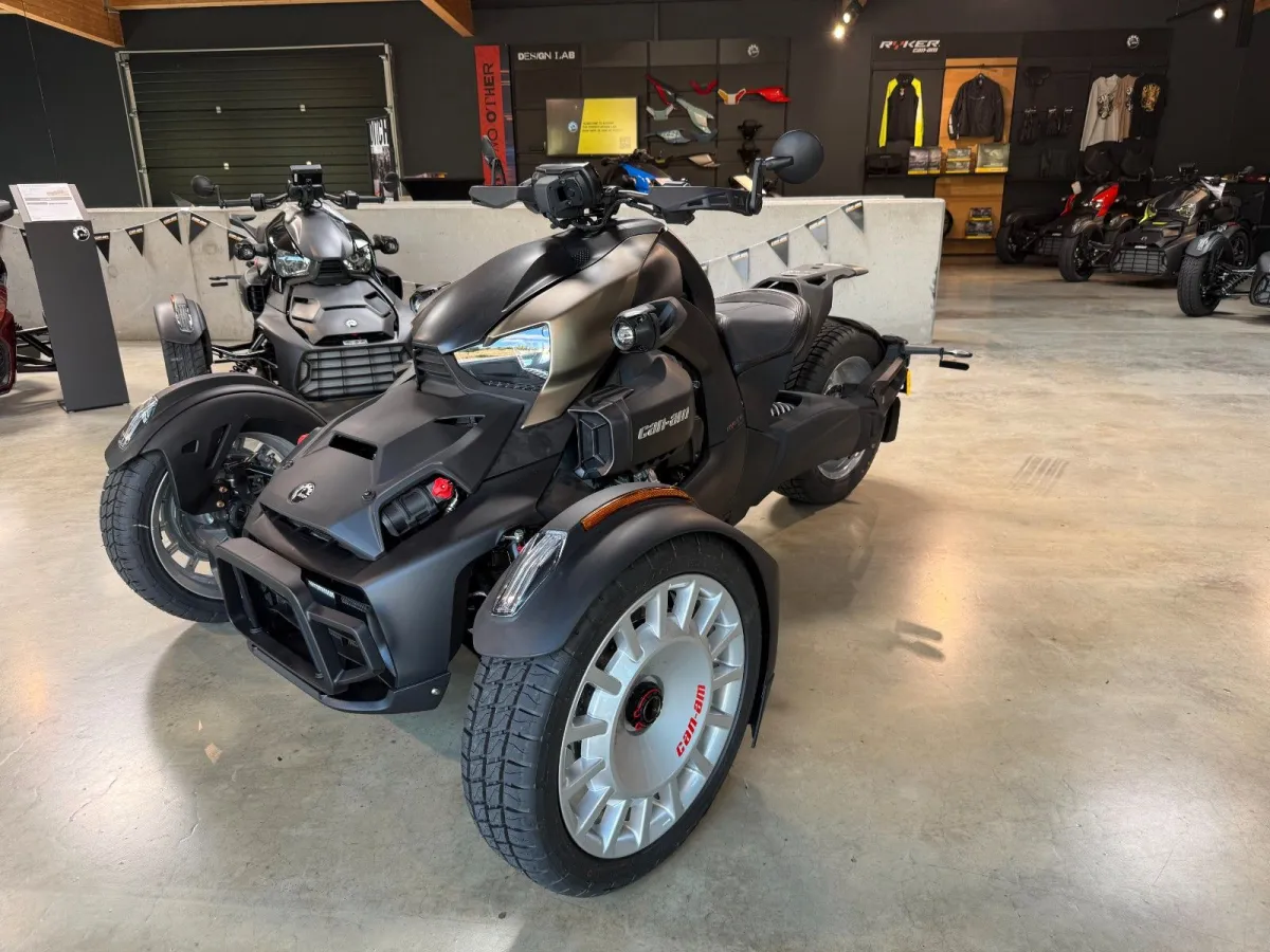 Ryker 900 ACE Rally 2026 Akrapovic 3J Garantie