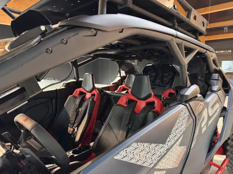 Maverick R MAX XRS 2026 SAS inkl. Ausstattung – Bild 9